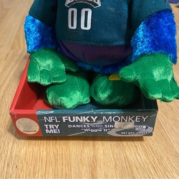 Gemmy Funky Monkey NFL Philadelphia Eagles NEW Dances & Sings Wiggle It - Picture 6 of 6